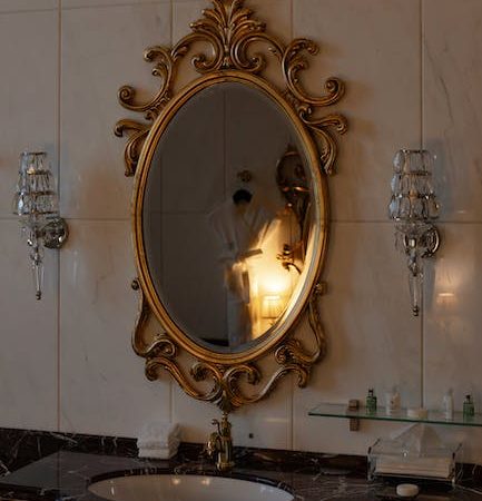 Jakie lustro do łazienki okrągłe czy prostokątne? Czym kierować się podczas wyboru?