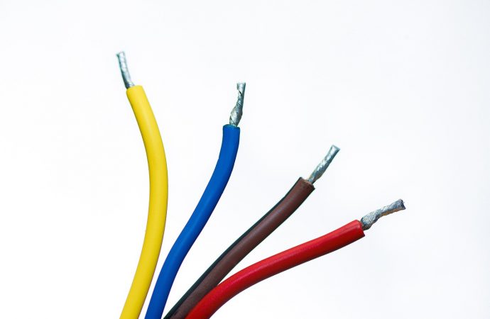 Jakie normy muszą spełnić złącza kablowe?