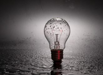 Oświetlenie zewnętrzne: Trendy i innowacje, które warto znać