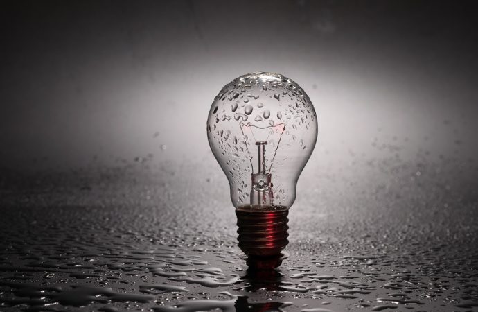 Oświetlenie zewnętrzne: Trendy i innowacje, które warto znać